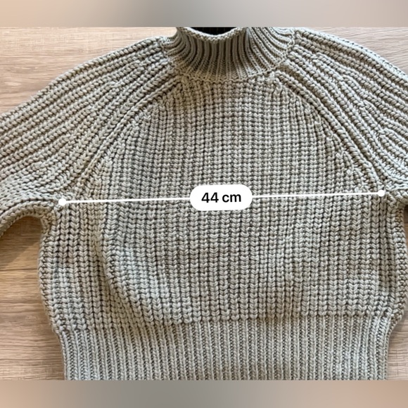H&M Olive Green Chunky Knit Turtleneck Sweater - Picture 4 of 6